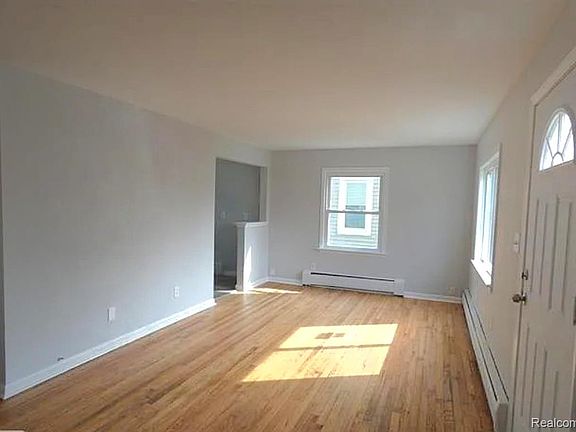 5th image of 21840 Cunningham Ave