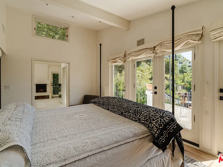 8706 Sunset Plaza Pl — Photo 20