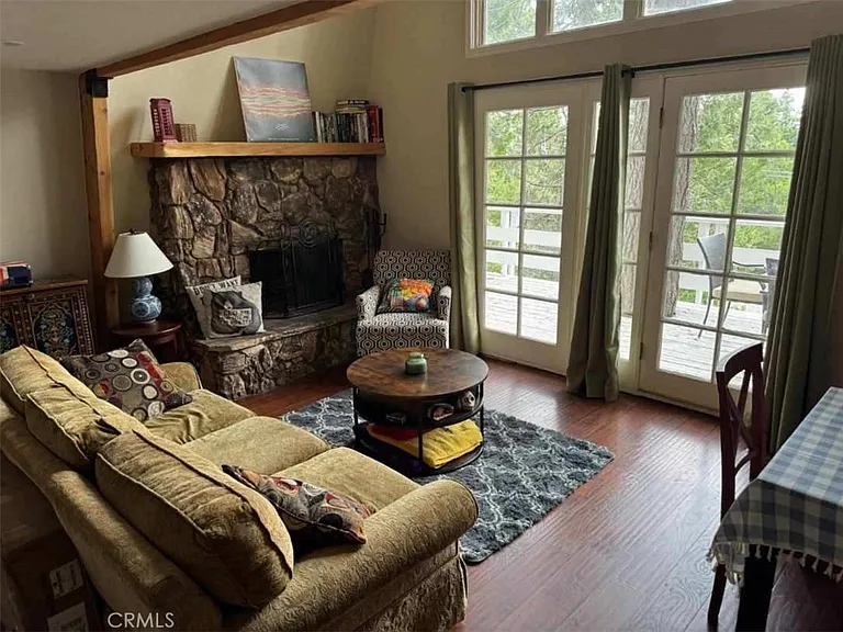 565 Rose Ln — Photo 9