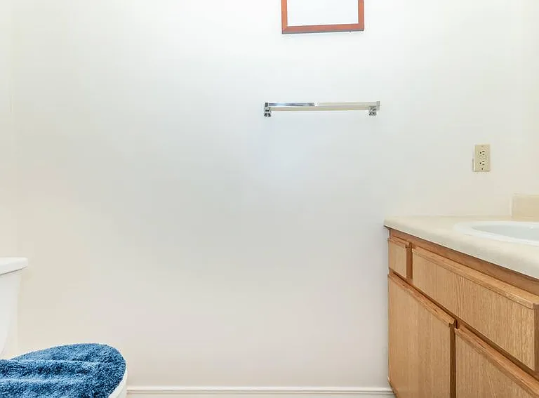 Hoosier Court Apartments — Photo 35