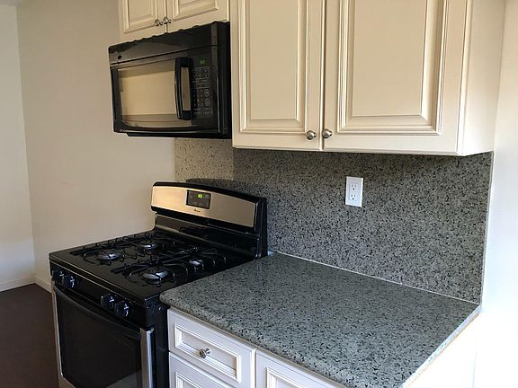 3rd image of 11446 Califa St #4