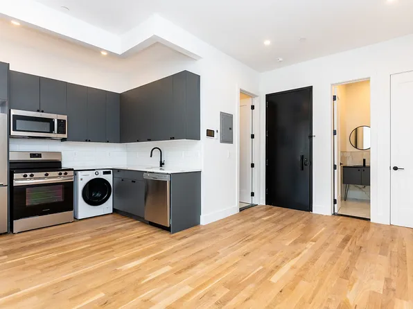 422 1/2 Gates Avenue image 2 of 22