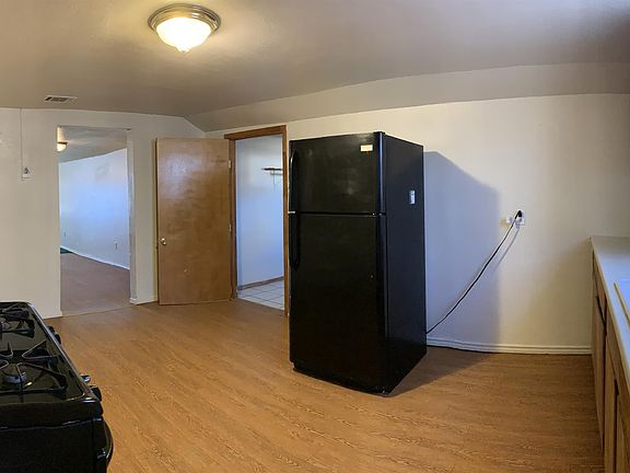 4th image of 907 N Avenue K