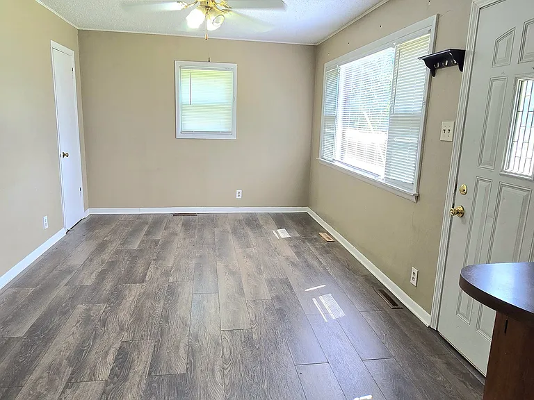 635 Steahlin Ave — Photo 2