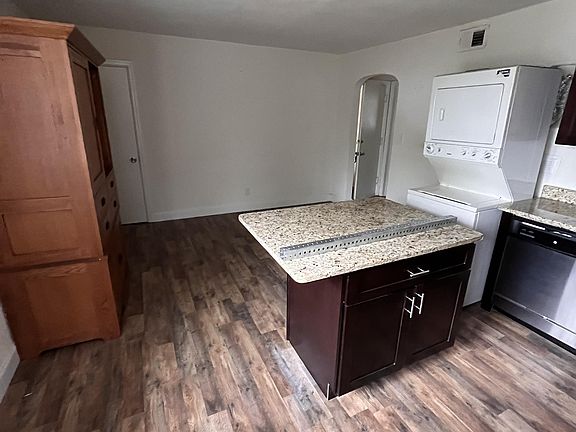 5th image of 1001 Little Bay Ave #10906255