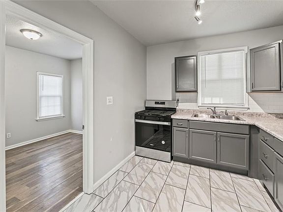 5th image of 4144 Flora Ave