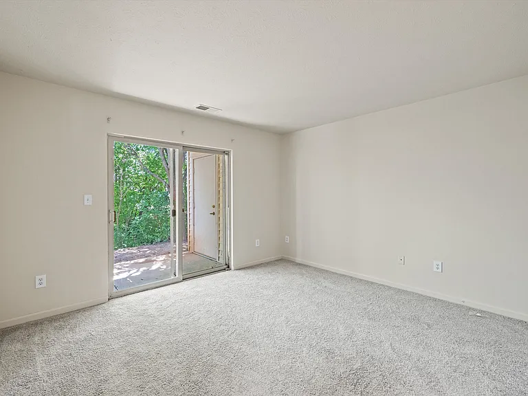Autumn Woods Apartments — Photo 64