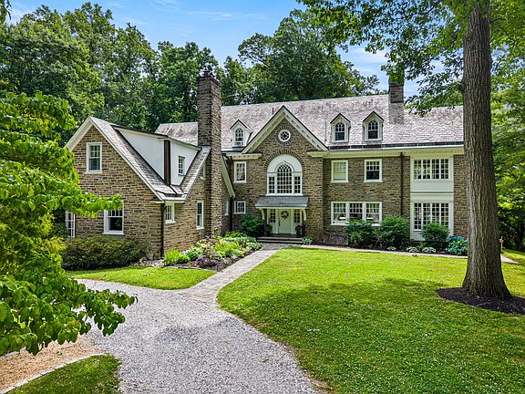 3rd image of 1018 Beech Rd