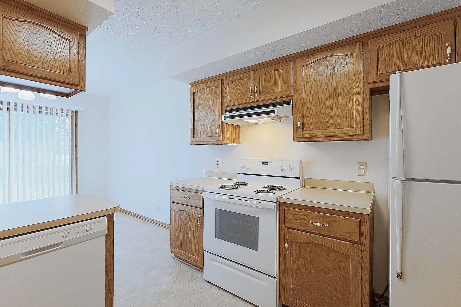 3 bed, 1402 sqft, $1,659 — Photo 4