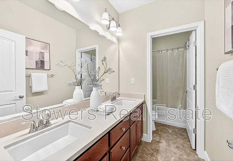 3273 Central Pkwy — Photo 19