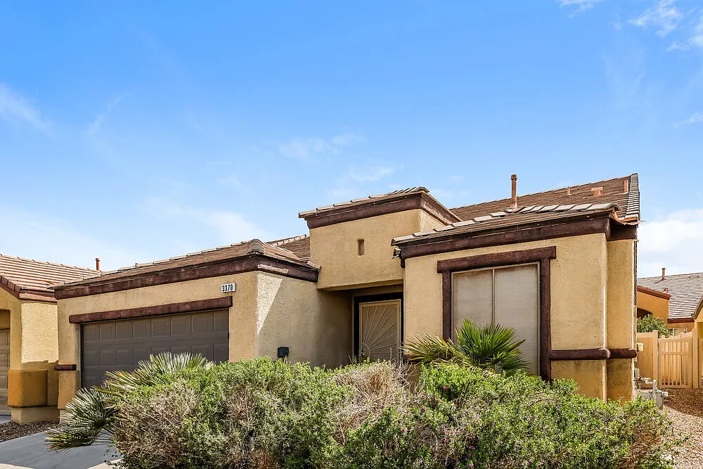 3 bed, 2.0 bath, 1552 sqft, $1,930 — Photo 3