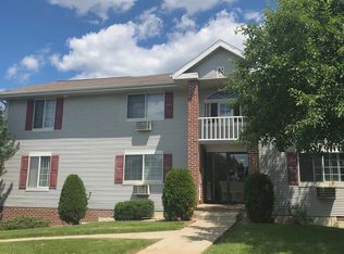 1810 Robin Ave #S208, Oshkosh, WI 54902