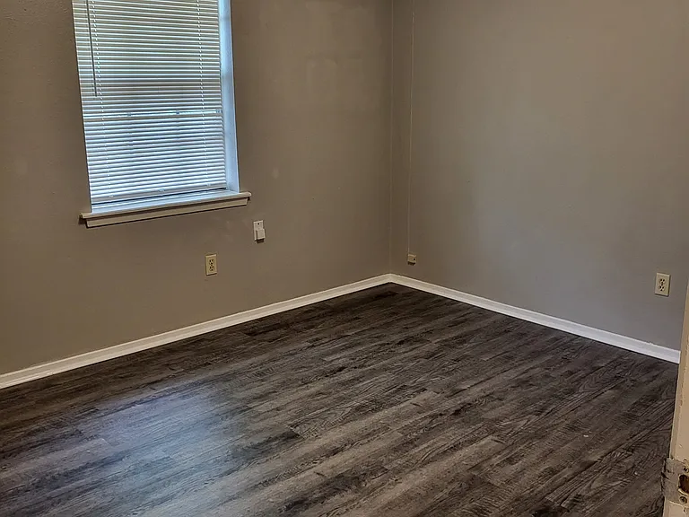 302 S Green St #15 — Photo 8