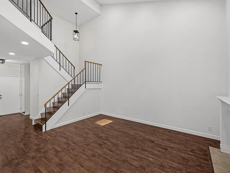 1286 Crestpoint Dr — Photo 12