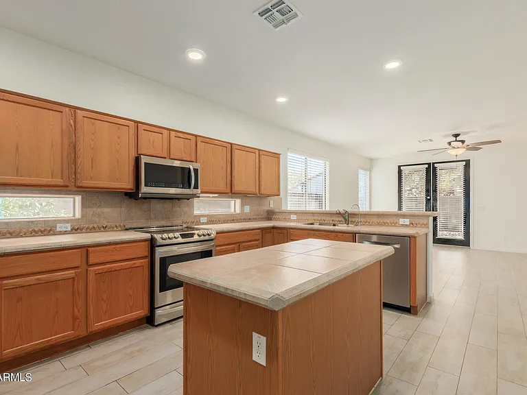 3441 E Bruce Ave — Photo 16