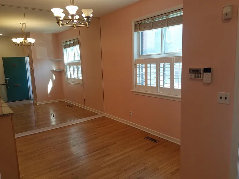 221 Head House Ct — Photo 3