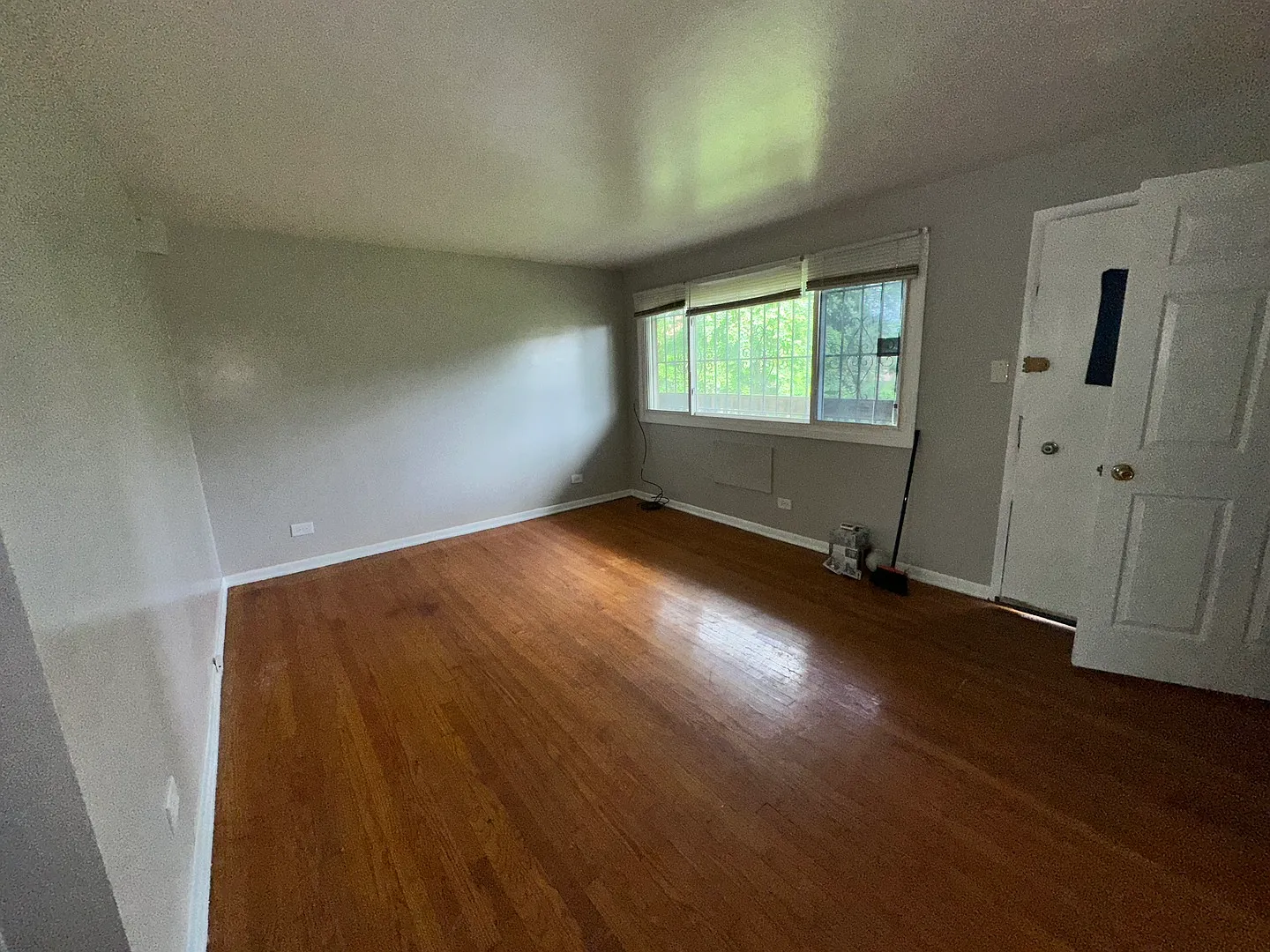 1 bed, 800 sqft, $1,050 — Photo 2