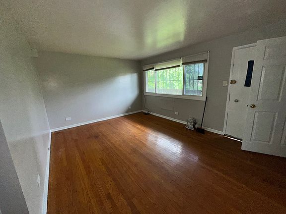 2nd image of 7530 S Saginaw Ave APT 2B