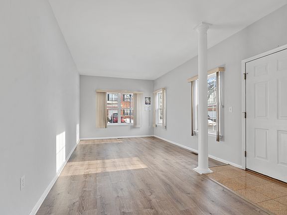 3rd image of 802 Margaret Ct