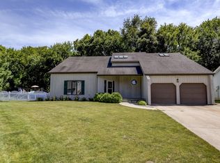 1061 S Cedar Hill Dr, Decatur, IL 62521