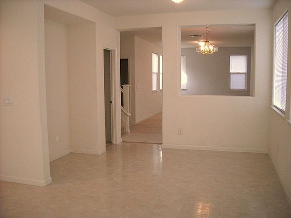 2nd image of 14 Heron Crest Pl