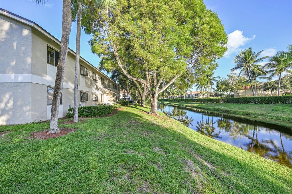 109 Gardens Dr APT 103, photo 3