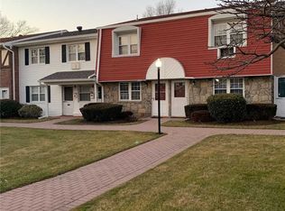 22 Springwood Dr, North Babylon, NY 11703