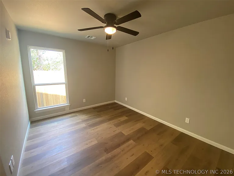 207 E 3rd St N #D — Photo 8