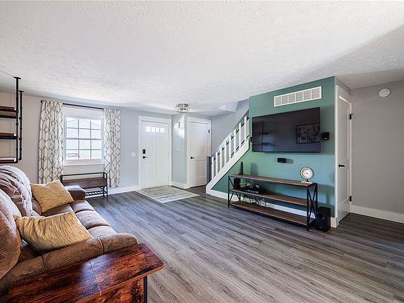 4th image of 25 Southfield Dr
