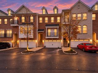 21 Creekside Ct, Secaucus, NJ 07094