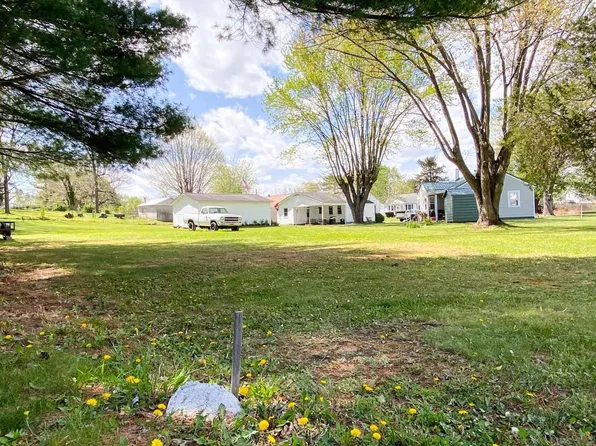 Staples St, Radford, VA 24141