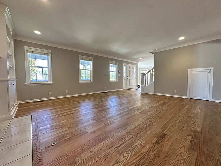 604 Village Ct — Photo 7