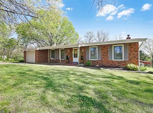 5664 Country Club Ln, Washington, MO 63090
