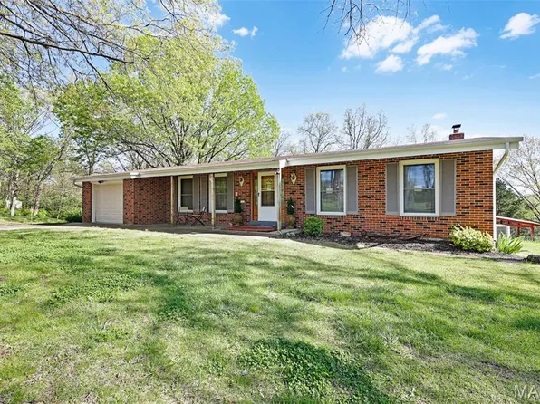 5664 Country Club Ln, Washington, MO 63090