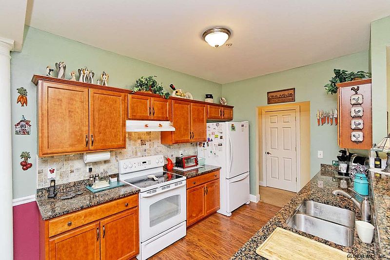 3rd image of 804 VLY POINTE Drive