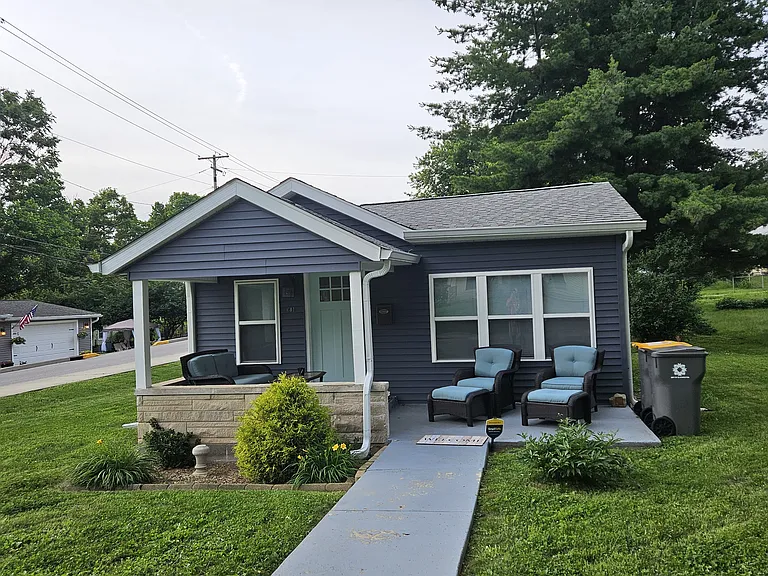 614 W Allen St — Photo 2