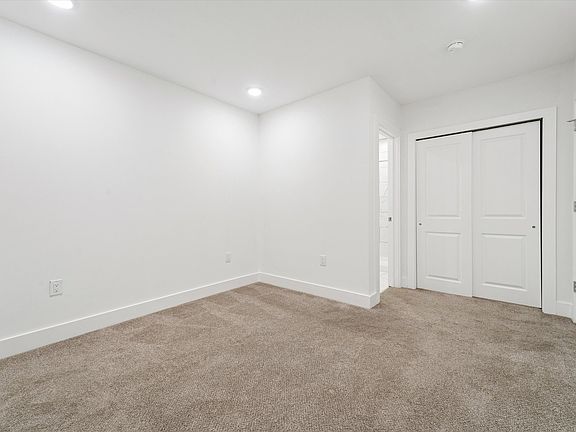 3rd image of 6610 Germantown Ave #Ll-5