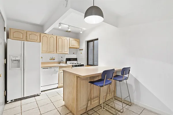 Rented by Citi Habitats | media 18