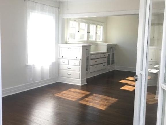 2nd image of 2623 1/2 S La Salle Ave