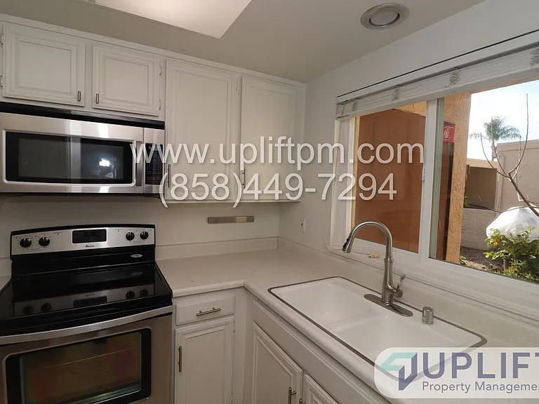 23668 Country Villa Rd — Photo 5