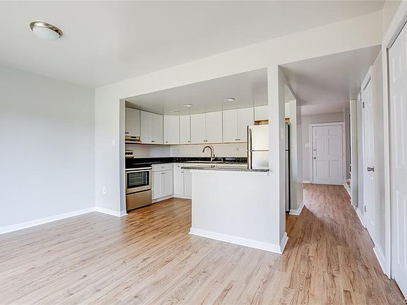 4th image of 3261 Hunters Mill Dr #0