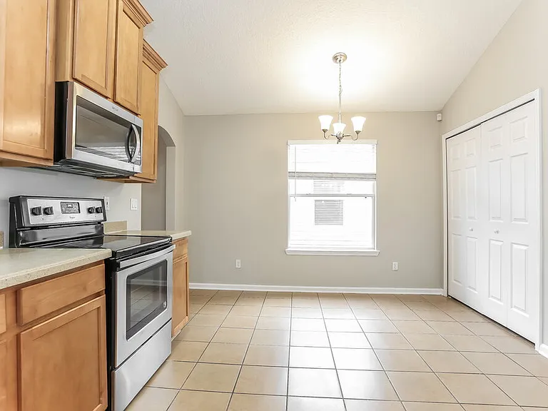 1841 Creekview Dr — Photo 8