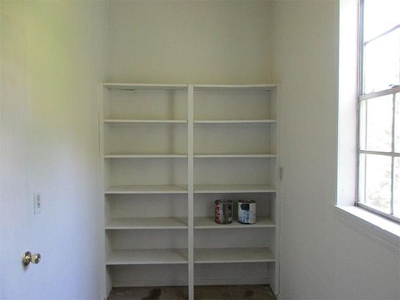 4th image of 901 Skyline Dr