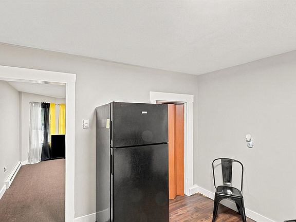 5th image of 24 Walnut St
