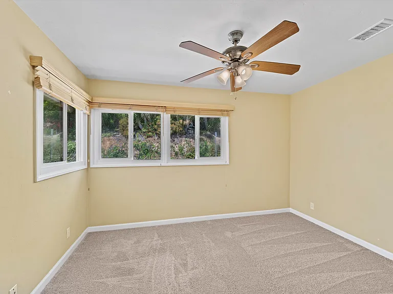 4258 Summit Dr — Photo 31
