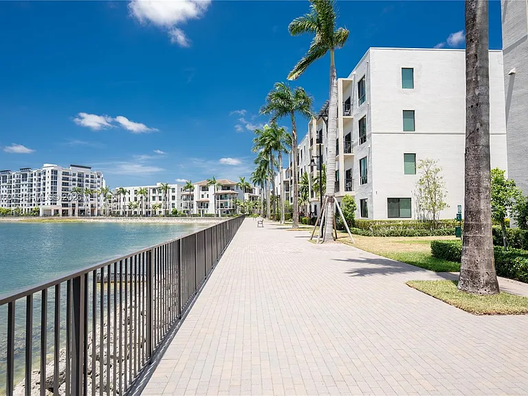 4640 SW 84th Ave #12 — Photo 32