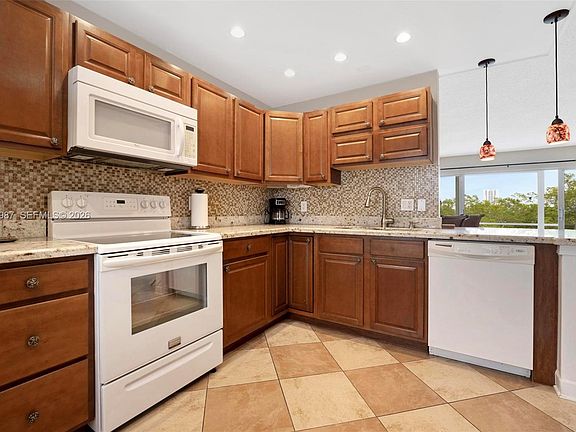 2nd image of 1000 NE 14th Ave APT 602