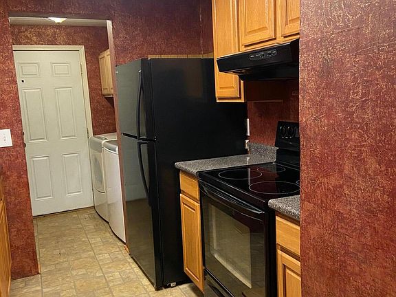 5th image of 471 Clarence Dr