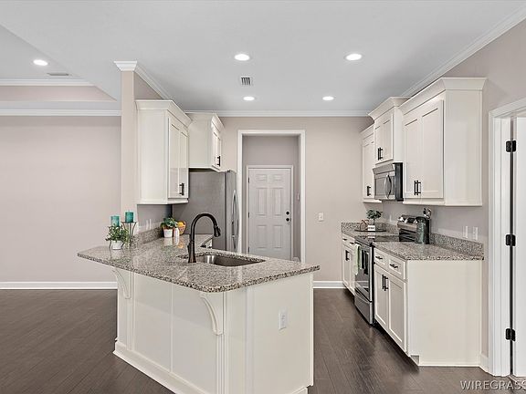 3rd image of 651 Valley Stream Dr