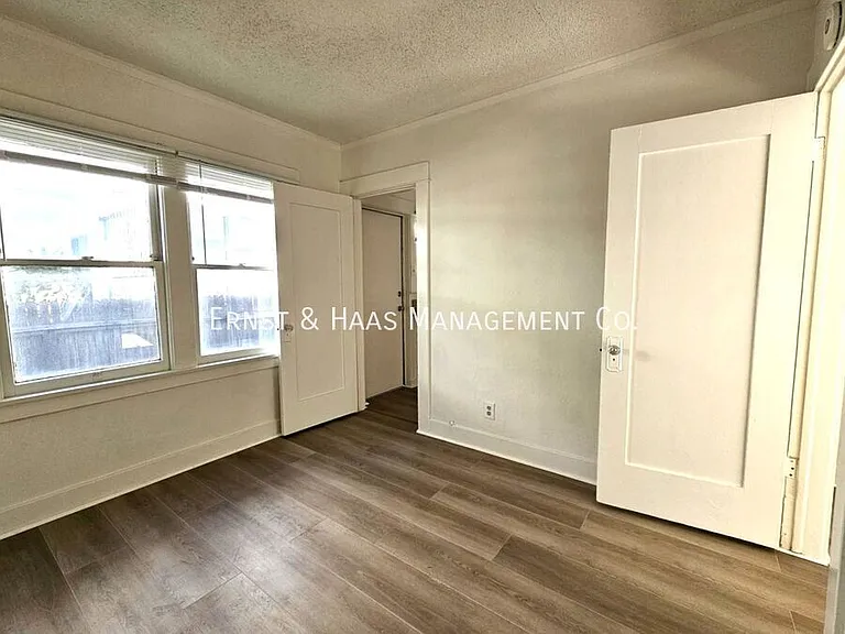 1145 Linden Ave — Photo 9
